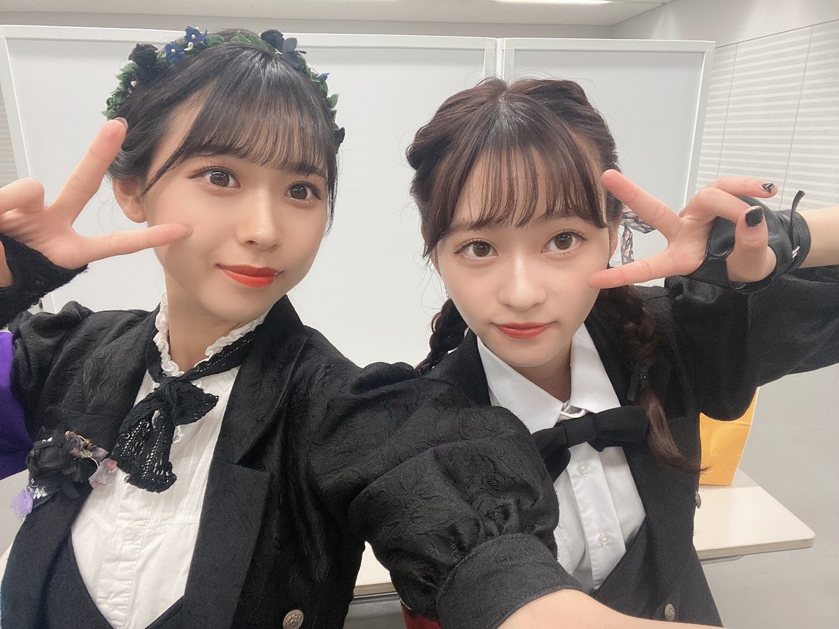 fujunbg_Merry's tweet photo. 足が速いと噂だけれど、そうやって逃げ足を早くしたのね、、、。

でも。図書室でイチジクパイを食べたら、私が逃しませんからね。？ https://t.co/dYYfssMSG0