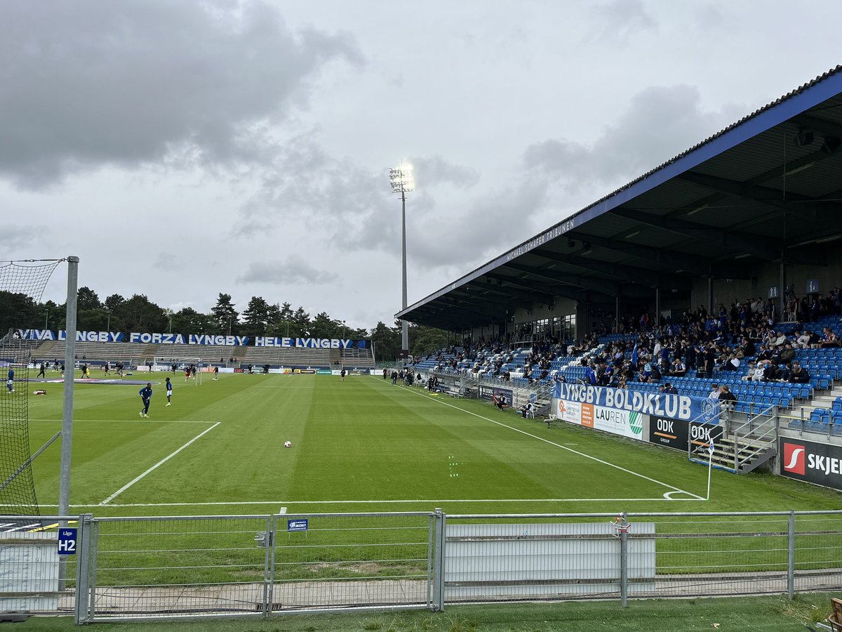 JHoutappels's tweet photo. Meer Deens voetbalplezier met zometeen Lyngby - Midtjylland #groundhopping #danmark #superligaen #lyngby https://t.co/st5UcMeMC5