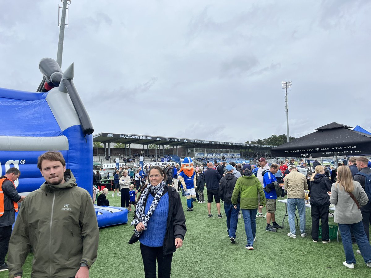 JHoutappels's tweet photo. Meer Deens voetbalplezier met zometeen Lyngby - Midtjylland #groundhopping #danmark #superligaen #lyngby https://t.co/st5UcMeMC5