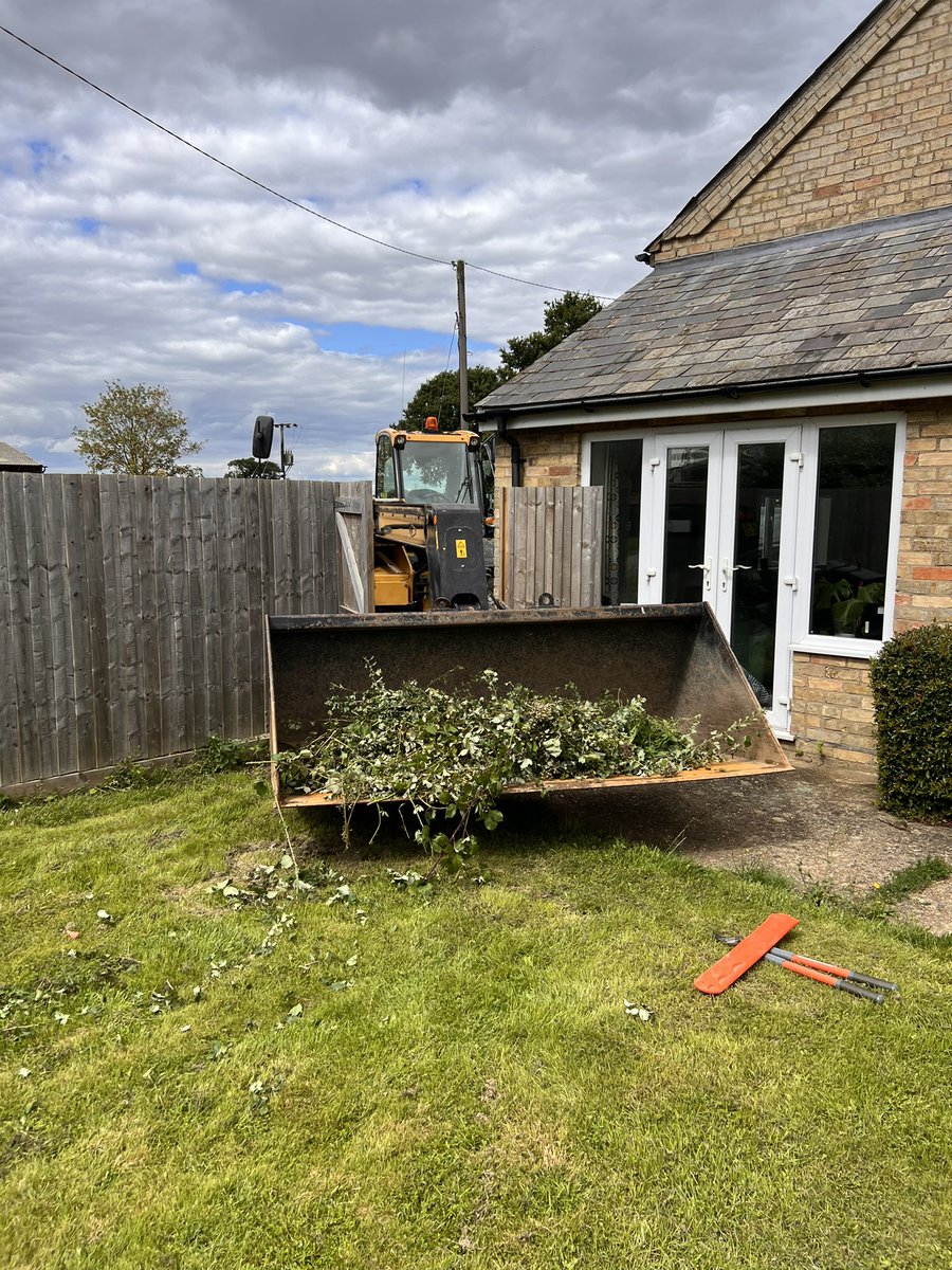 ajcromie's tweet photo. Gardening without farm machinery must be rubbish 🚜 https://t.co/CjI1ktz7Nw