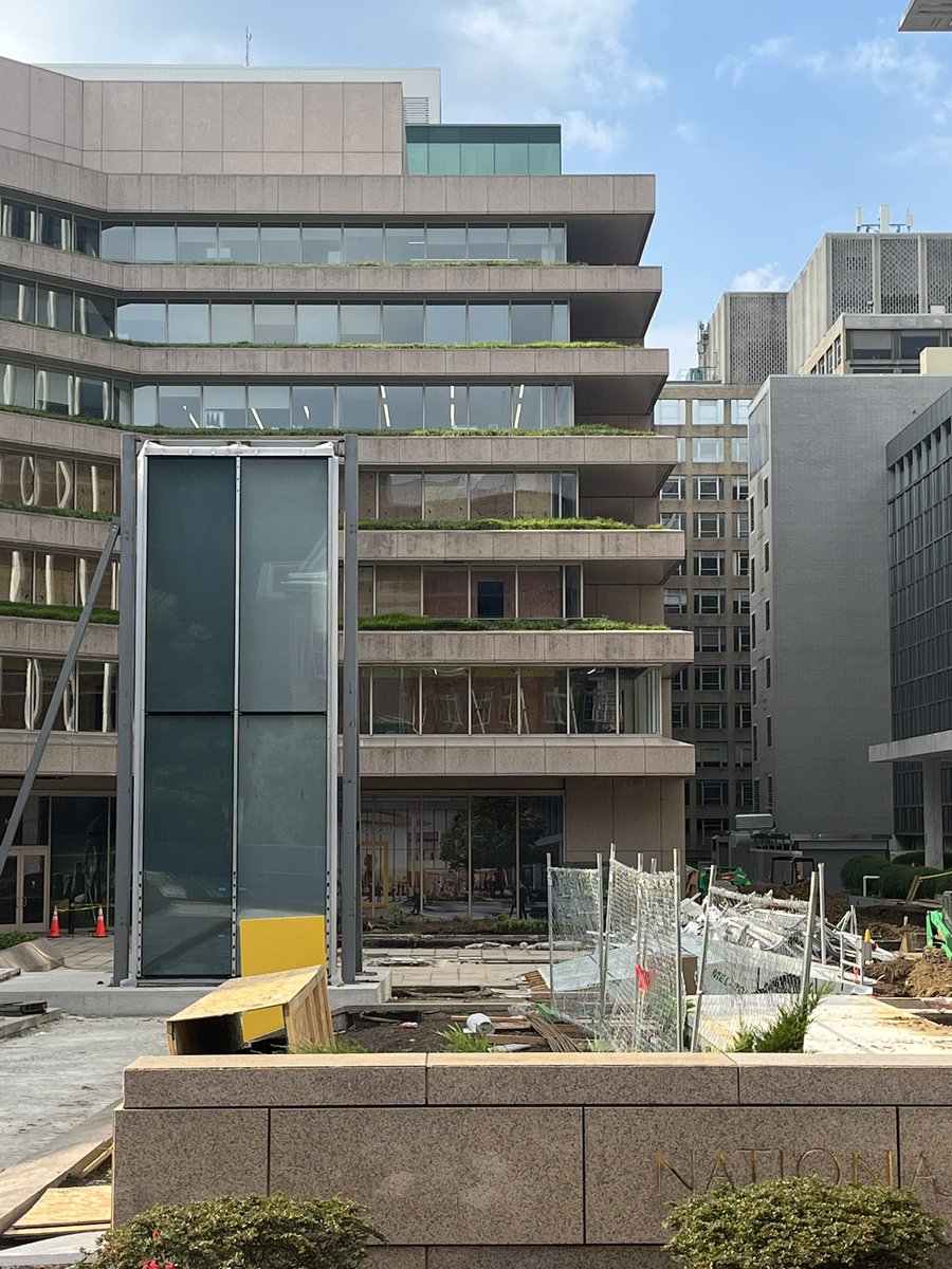 The mock-up panel for the Nat Geo expansion is up and looks sleek (albeit  incomplete)

Aluminum &amp; Spandrel - simple 

#DC
