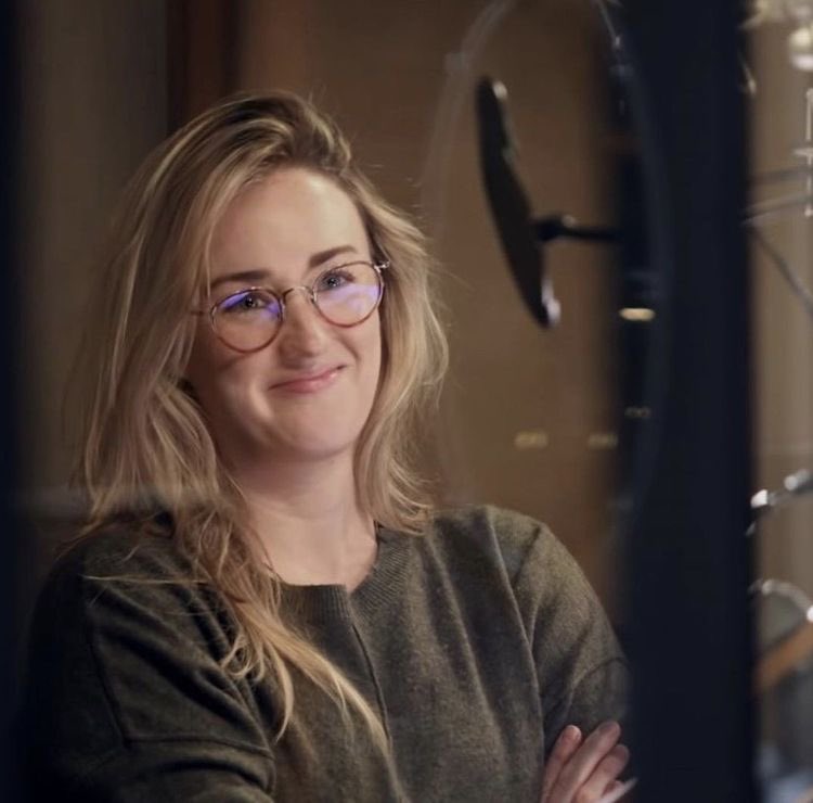 Care🖤💜 on X: Ashley Johnson is so cute I may cry   / X