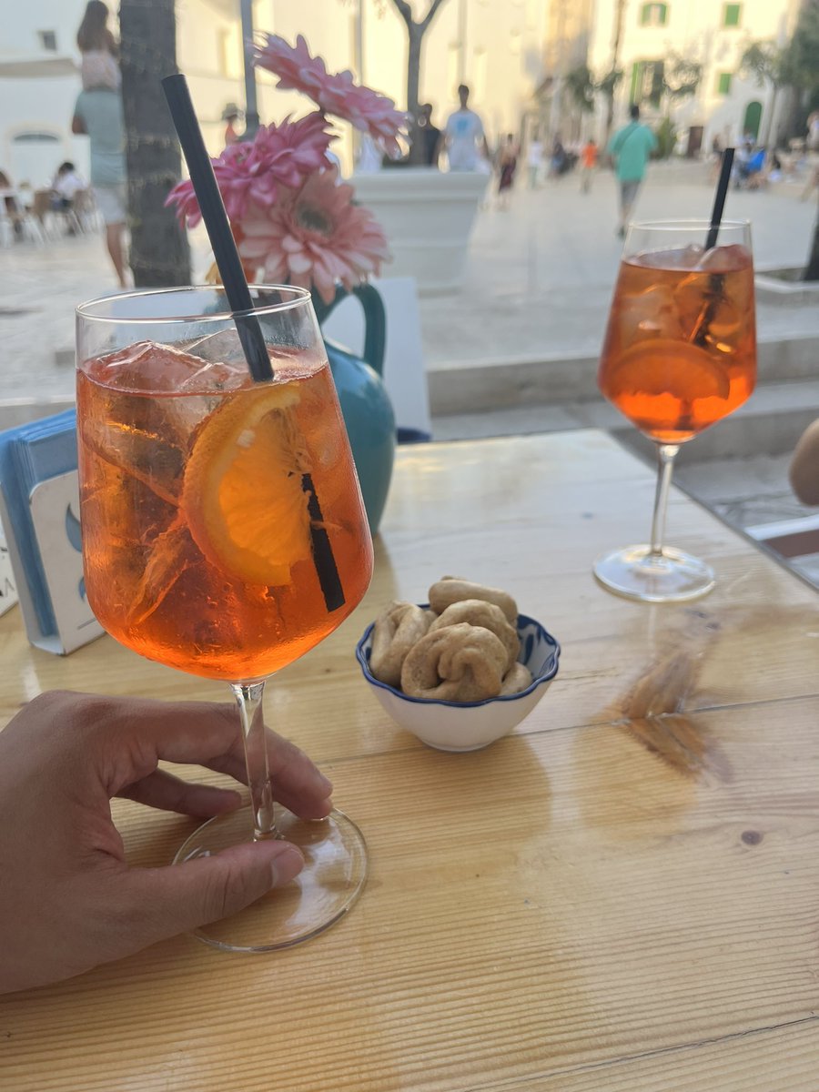 juanifreshness's tweet photo. Los taralli pugliesi son los snacks más frecuentes en toda la Puglia, como estos en Polignano a Mare, que siempre sirven con el spritz o el vino https://t.co/xisGx3J6xd