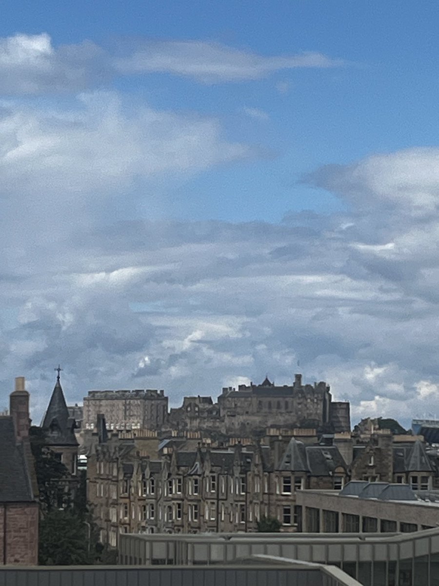 View! Beautiful ⁦@edinburghcastle⁩ from the window. #TheMitfordsPlay is off to a fab start! ⁦@theSpaceUK⁩ ⁦@edfringe⁩ with ⁦@La_Lawrie⁩ ⁦@TheGoodDadStory⁩ ⁦@EdwinFlay⁩ #QualityofMercyPlay ⁦@EdmundDehn⁩ #LearAlone ⁦@StageMeetsWorld⁩