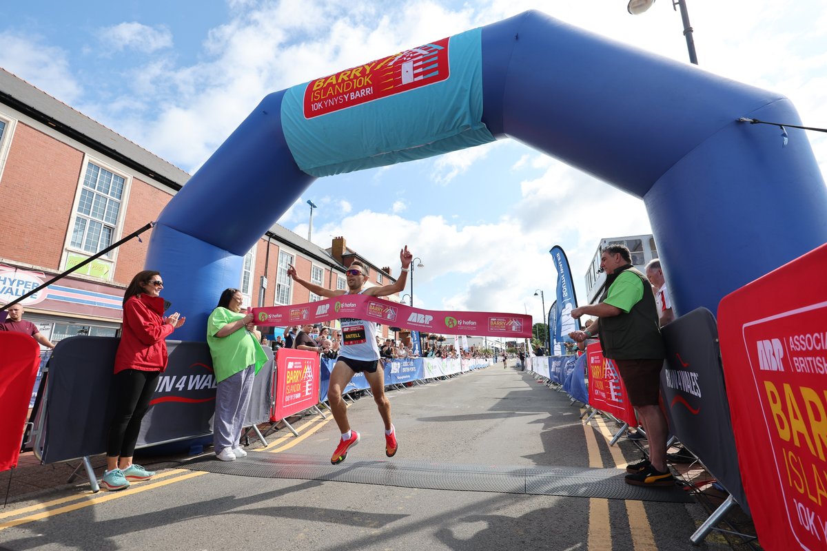 Your @ABP_WSSP Barry Island 10K victors, <a href="/LilyPartridge01/">LILY PARTRIDGE</a> and <a href="/Shaun_Antell/">Shaun Antell</a>! 🙌

🥇 Lily Partridge (34:32 - new course record)
🥇 Shaun Antell (30:46)