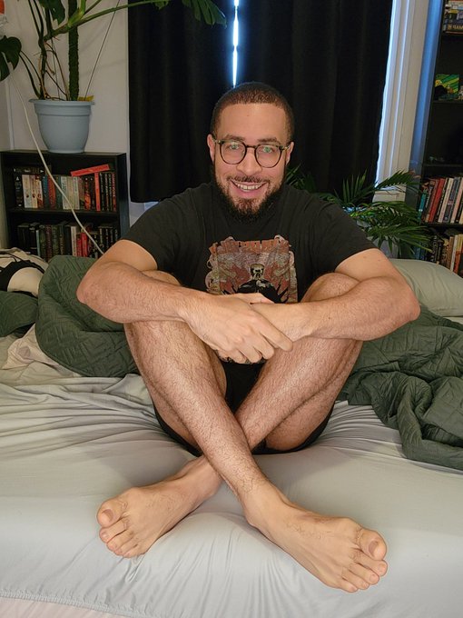 If you like feet you should slide into my DMs on OF cause I have something for you https://t.co/yPy7