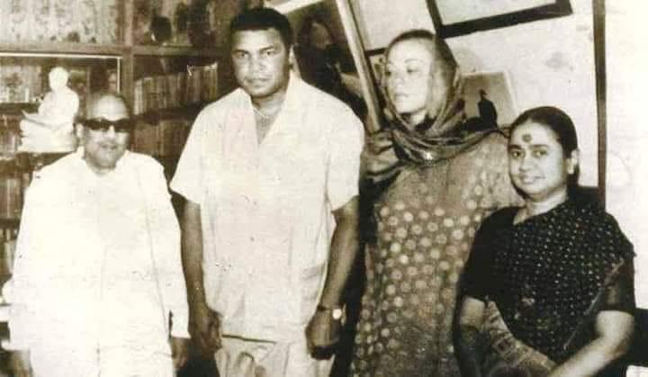 krish_itz's tweet photo. முகமது அலியின் சுயமரியாதை தமிழர்களுடன் ஒத்து போகிறது!!

பெரும்பாலும் அலி தன் வெற்றிக்கு தேவையான அளவை விட ஒரு அடியும் எதிராளி மேல் விழக்கூடாது என்பதில் மிக கவனமாக இருப்பவர்.

எதிராளி மயங்கி விழும்போது அடிக்க மாட்டார், விழுந்து எழும் வரை சீண்ட மாட்டார். எதிராளிக்கு முடியாத நிலை வரும்போ��ு அவரே நடுவரிடம் போட்டியை முடிக்க வேண்டுகோள் வைப்பார். அதனாலயே அலியிடம் தோல்வியுற்றவர்கள் கூட அவரை பெரிதும் ��ேசித்தனர்.

உலக பிரசித்தி பெற்ற George foreman என்னும் ஜாம்பவான் உடனான சண்டையில் தோல்வியுற்ற foreman "the greatest of all his punch was the one not landed, when i was falling" என்பார்.அதாவது ஃபோர்மேன் நாக்அவுட் ஆகி நிலைதடுமாறி கீழே விழுகின்ற நேரத்தில் அலி முழு வேகத்தில் கையை ஓங்கி குத்த செல்வார்,ஒரு விநாடி சுதாரித்து ஃபோர்மேனின் நிலை கண்டு ஓங்கிய கையை அப்படியே நிறுத்தி விடுவார். அதை தான் ஃபோர்மேன் சிலாகித்து கூறுவார்.

இப்படியாகபட்ட அலி ஒரே ஒரு போட்டியில் மட்டும் எதிராளியை அவரின் நிலைக்கும் மீறி கடுமையாக தண்டித்தார்.நினைத்தால் நாக்அவுட் செய்து போட்டியை முடித்திருக்க முடியும்,ஆனால் அலி அதை செய்யவில்லை,என முகம் சுழித்தவாறே பத்திரிக்கைகள் கூட எழுதின.

போட்டிக்கு முன் நடத்தபடும் பத்திரிக்கையாளர் சந்திப்பிலேயே"உன்னை நான் கடுமையாக தண்டிப்பேன்"என்ற சூளுரைத்தார்.

ஏன் அப்படி செய்தார் ?

ஒரே ஒரு காரணம் மட்டும் தான்.Terell,அலியை "முஹம்மது அலி"என்று தற்போதைய பெயரை சொல்லி அழைக்காமல் அவருடைய பழைய பெயரான Cassius clay என்று அழைத்தார்.பல தடவை அலி தன்னுடைய தற்போதைய பெயரை கூறுமாறு வற்புறுத்தியும் Terrell மறுத்துவிடுவார்.அது மட்டும் தான் காரணம்.

போட்டி நடைபெற்றது.அந்த போட்டியில் ஒவ்வொரு அடியின்போதும்"say my name","What is my name" என்று ஆக்ரோசமாக தான் சண்டையிட்டார்.அந்த சண்டையே "whats my name fight” என்றே அடையாளப்பட்டு போனது.

அப்படி என்ன பழைய பெயரின் மீது அலிக்கு இவ்வளவு கோபம் ?

அந்த காலக்கட்டத்தில் ஒரு வழக்கம் கடைபிடிக்கபட்டு வந்தது.கருப்பினத்தவர்கள் பண்ணை அடிமையாக பயன்படுத்தபட்டு வந்தனர்,அப்படி எஜமானர்களுக்கு விசுவாசமான அடிமையாக வாழ்ந்த கருப்பர்களை விருப்பத்தின் பெயரில் விடுதலை செய்வார்கள் முதலாளி வெள்ளையர்கள்.

அப்படியாக விடுதலை பெற்ற கருப்பர்கள் தன் பெயருக்கு பின்னால் அந்த வெள்ளை எஜமானரின் பெயரை சேர்த்துக்கொள்ள வேண்டும்.அந்த ��ெயரே அவரது சந்ததியினருக்கு குடும்ப பெயராகவும் தொடரும்.அப்படி விடுதலை பெற்ற குடும்பம் தான் அலியின் குடும்பமும்,விடுதலையளித்த எஜமான வெள்ளையரின் பெயர் தான் "Clay".

அந்த பெயரை அடிமை சின்னத்தின் அடையாளமாக பார்த்தார் அலி.உண்மையில் அது அடிமைச்சின்னம் தான்.அதனாலயே தன்னுடைய பெயரை முதலில் Cassius X என்று மாற்றினார்.இது Malcom X உடன் ஏற்பட்ட நெருங்கிய நட்பால் மாற்றிய பெயர்.பின்னர் இஸ்லாமிய மதம் ���ாறிய பின் தன் பெயரை முஹம்மது அலி என்று மாற்றிக்கொண்டார்.

இந்த பெயரை கூற மறுத்து,அடிமை பெயரை கூறிய Terrell ஐ தான் அலி தண்டித்தார்.வெறும் பெயருக்கு கூட அலி அத்தனை போராட வேண்டியிருந்தது.

வெள்ளையர்களுக்கு எதிராக செயல்படுவதாக அவரை கைது செய்ய FBI திட்டம் தீட்டியது,அவரை பல நாட்களாக கண்காணித்தும் வந்தது. இத்தனையும் தனி ஆளாக எதிர்கொண்டார். அலி அடிமைத்தனங்களை உடைத்தெறிந்தவர். அவர் ஒரு கலகக்காரன், புரட்சியாளன்..

Ali is not just a sportsperson, 
he is a rebellion...