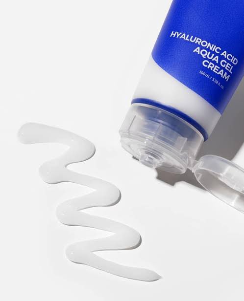 allureaxis_ng's tweet photo. Isntree Hyaluronic Acid Aqua Gel Cream is a lightweight gel textured cream designed to thoroughly hydrate the layers of the skin, with zero greasiness.

Great for all skin types, especially oily and sensitive skin.

🏷️ N10,000 https://t.co/KO5LCNP4ge