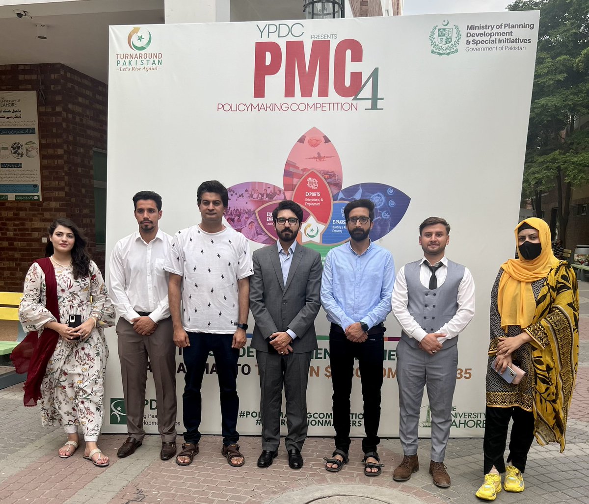 PakistanYpdc's tweet photo. Group photo of @HassanMurtaza_A, project coordinator with @AustYpdc at the closing ceremony of PMC4. 
#YPDC #YPDCUOL #5Es https://t.co/X8DaStKRap