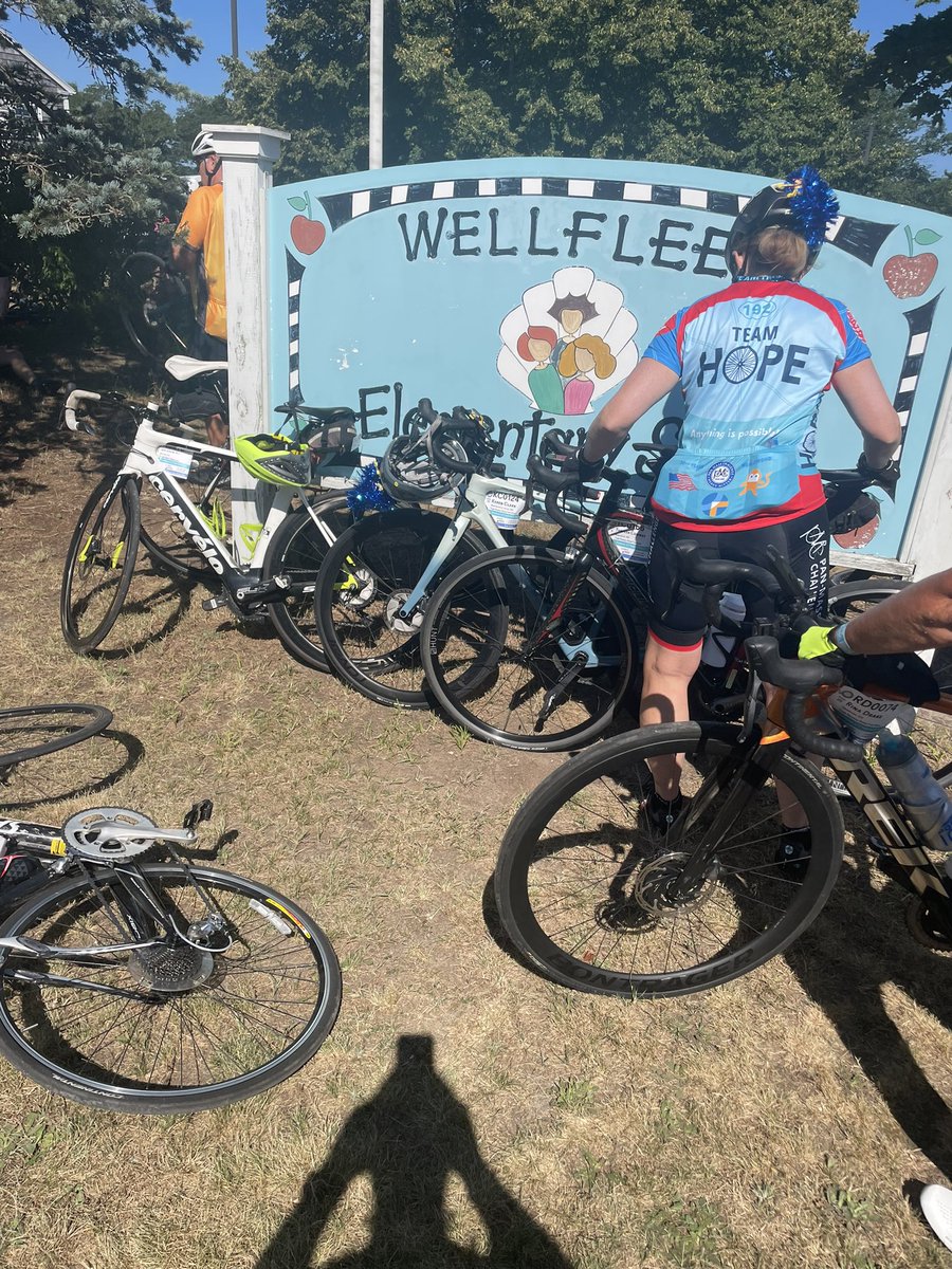 pmcjeff's tweet photo. At the last water stop of #pmc2023  glorious weather.  Not a cloud in the sky https://t.co/tndjgTaJr6