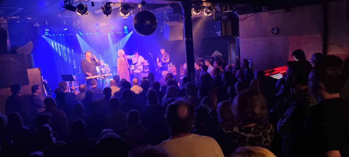 What a brilliant night at the <a href="/thelexington/">The Lexington</a>, thank you <a href="/the14icedbears/">14 Iced Bears</a> <a href="/LuxSignal/">The Luxembourg Signal</a> and <a href="/EvenAsWeSpeak/">Even As We Speak</a> you were all amazing 🤩 ❤️xx