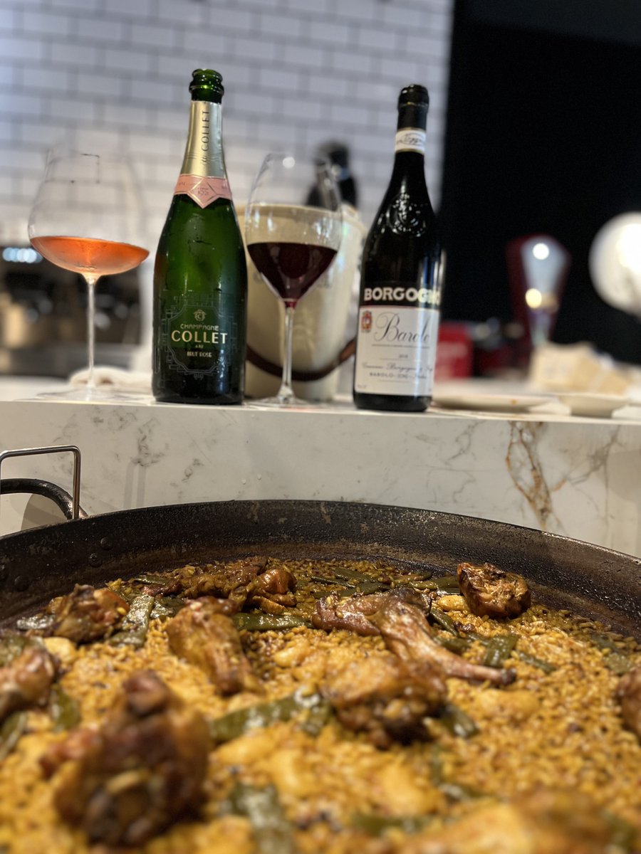manuelsommelier's tweet photo. Domingo tranquilo y caluroso. @ChampagneCollet @BodegasArzuaga #BorgognoBarolo @ASEUNIV_GVinos @RGranazul #PaellaValenciana https://t.co/qiQoRATr8b