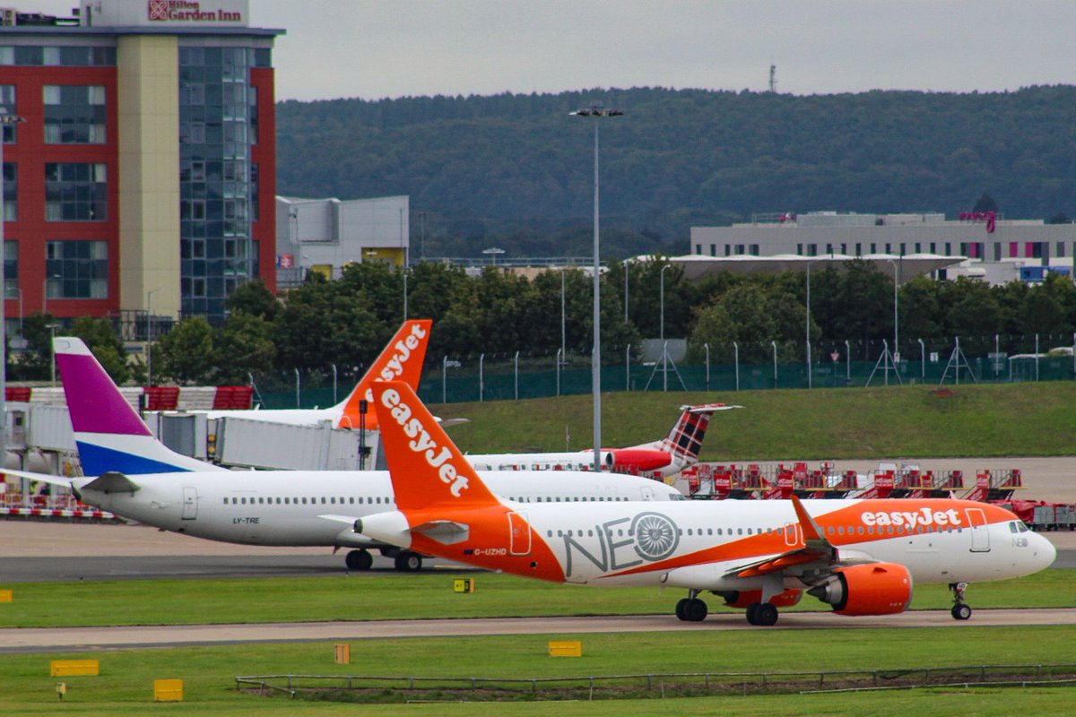 Ianpb1987's tweet photo. A few more shots from my visit to @bhx_official for some Plane Spotting. #Lufthansa #GetJet #Easyjet #S7 #AirCanada #Jet2 #Smartwings 

#Avgeek #AviationPhoto #Airbus #Boeing #PlaneSpotting https://t.co/u2gsFX7MsC