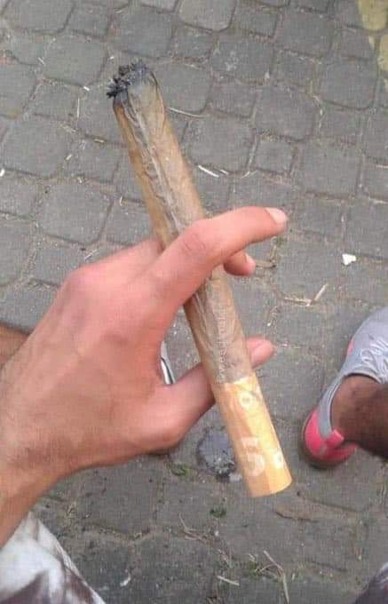 Nadie:

Las stories de mis amigos a las 8am: