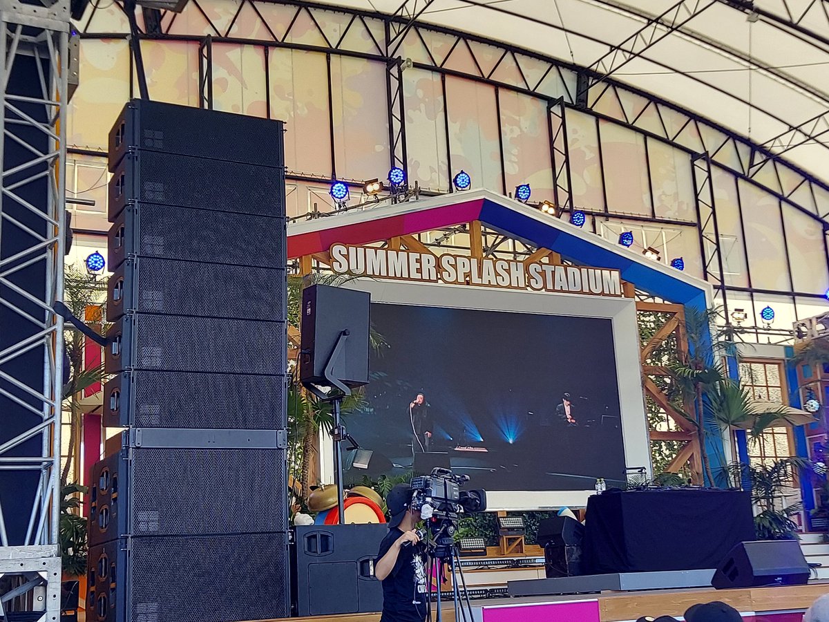 IOmitsu's tweet photo. めざましライ���⏰見てきた。ちっかい
還元するの忘れた濃縮ジュースみたいなライブだった
R殿の半袖とほとばしる汗を眼福といたしましょ
 #めざましライブ  #CreepyNuts  #Awich可愛い  #Awich思ったより小さい  #サービス満点  #結局満足 https://t.co/A0tGoCX5ht