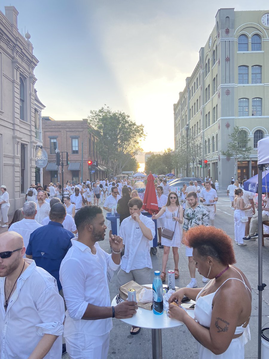 MattPeale's tweet photo. Fidelity Bank White Linen Night https://t.co/J7VvdMF91w
Heat index of stifling 🥵 but we all made it! @SigmaNuHQ #NewOrleans #saturdaynight #whitelinen #art https://t.co/H5umAQNgZ9