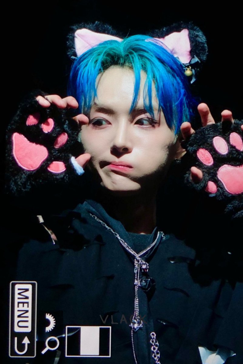 V7_AHN's tweet image. 230806 팬사인회

고양이가 잘생겼어요..🐈‍⬛🖤

#나인아이 #NINEi #반 #VAHN