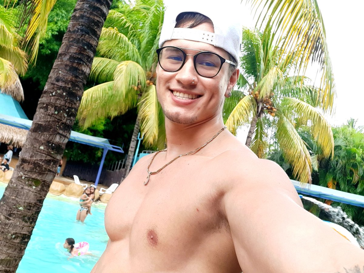 JustinGranchell's tweet photo. Feliz fin de semana 😊 😘 https://t.co/5OFrJgS7iV