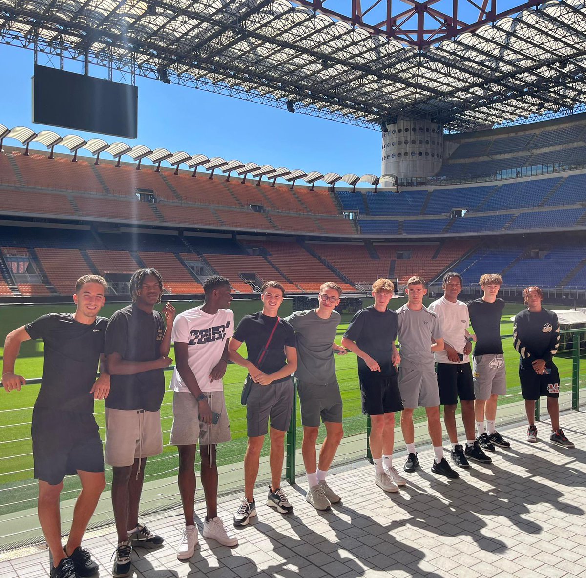 LFEonline's tweet photo. San Siro tour for @MillwallAcademy today! ๐๏ธ
๐ฎ๐น #LFEtrip #TuringScheme @TuringScheme_UK https://t.co/dpFpyIH34S