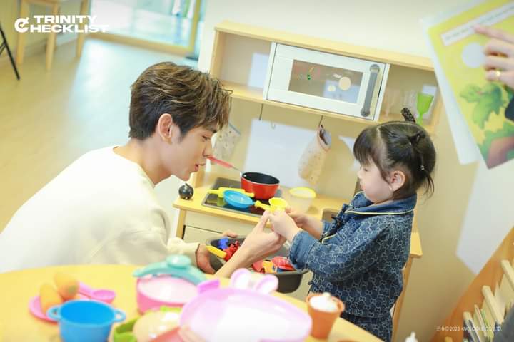 Manee_N_'s tweet photo. ว่าไม่ได้นะน้องเติ้ดฟิลคุณพ่อมือใหม่มาก😄
#ThirdLapat
#TRINITYCHECKLIST_EP2 https://t.co/kKtsX4KUjw