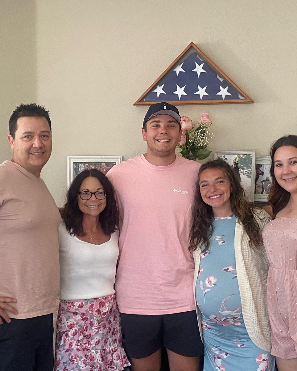 bucnrob4's tweet photo. This weekend we celebrated the soon to be parents with family/friends💕 We cannot wait to meet, hold &amp; love on … Miss Stella Renee Buckles❤️ #grandparents #friendsarefamily @bucky_buckles @CoachBuckB @breelyn27 https://t.co/RbnImPCseo