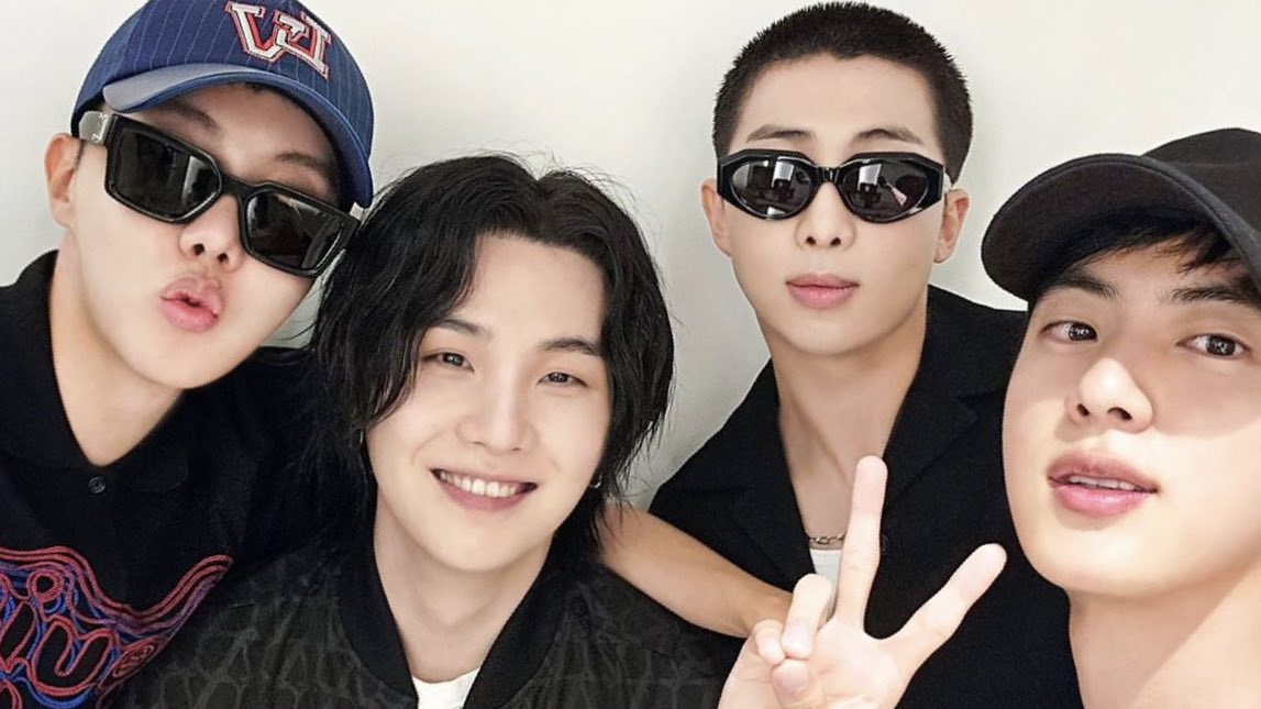 galleryofRM's tweet photo. 😭😭😭😭😭😭😭😭😭😭😭😭😭😭😭😭😭😭 https://t.co/DTaxTkKhPL