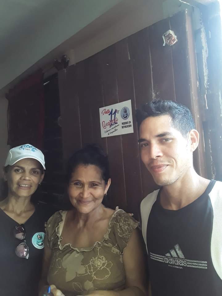 LisyIsla's tweet photo. Hasta la 🏠 de Hayde Pérez Mendoza y Alejandro Borrego Pérez llegó la #FMC,viven en el Consejo Popular Micro 70 con el orgullo de disfrutar de un patio cargadito de amor, esfuerzo y sacrificio familiar. #FMCIsla #MujeresEnRevolución #VencedorasDeImposibles
@aylinalvarezG https://t.co/992wOx6Ggl