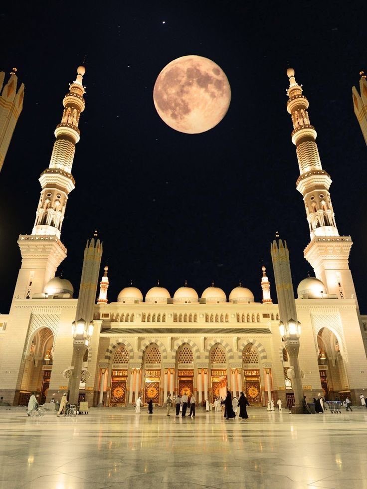 Al__Quraan's tweet photo. Moon of the Prophet's Mosque, Medina https://t.co/N3nKHpk7Pe
