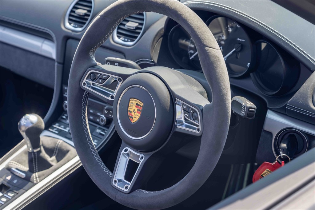 Porsche 718 Spyder    20,18 miles     4.0L 4.0 MANUAL 2,700 MILES ONLY    £94,950 slades-garage.co.uk/vehicle/porsch…