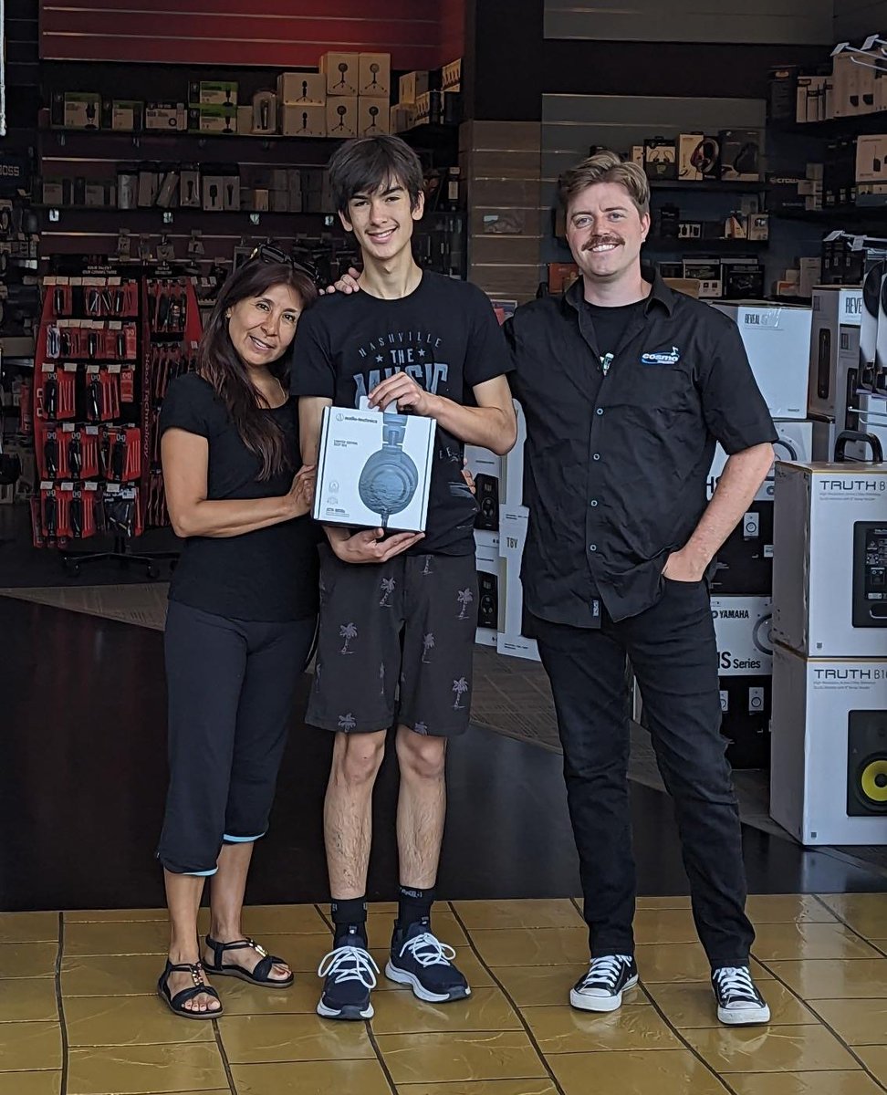 CosmoMusic's tweet photo. 🎧️ Maria from Richmond Hill, gifted her Audio-Technica ATH-M50XDS headphones to her son! Big thanks to Audio-Technica for generously donating this grand prize at CosmoFEST!
.
.
#cosmomusic #CosmoFEST @AudioTechniCAN #audio-technica #headphones https://t.co/KSoH0g5u9V