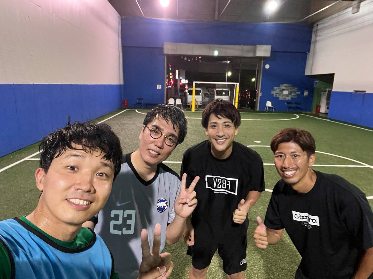 ShunNagashima's tweet photo. 本日も最高の時間でした⚽️
いつも楽しい時間をありがとうございます◎
#FC45 #meganebiiki
#小木博明 #山本紘之 #渡辺裕太
#〆中華までがフットサル https://t.co/dPtyCQOEQP