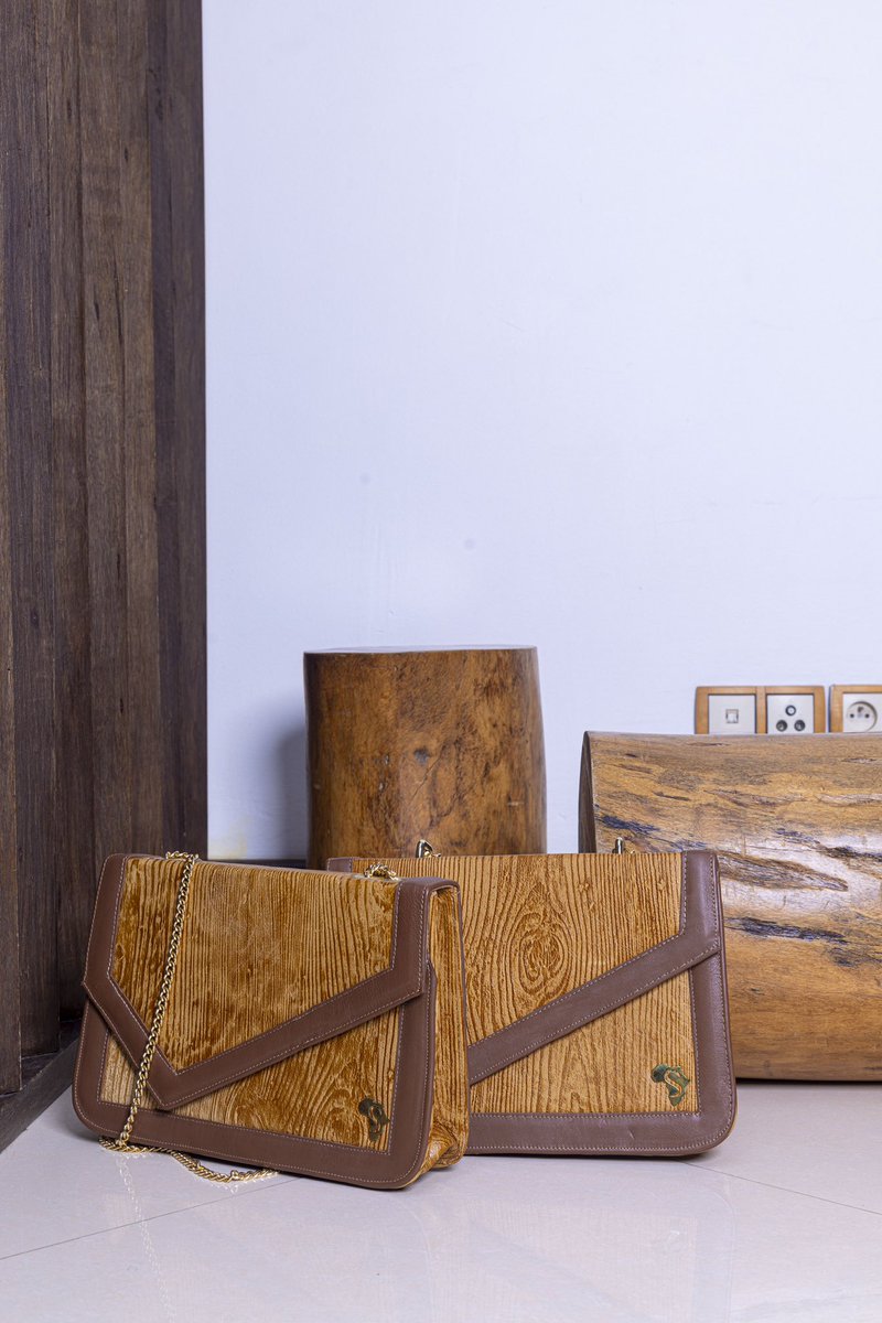 sankara_sen's tweet photo. Notre dernier sac à main combine cuir et bois pour un style unique. Sophistication et rusticité se rencontrent dans ce chef-d’œuvre. #ModeUnique”
💯 made in Senegal 🇸🇳 https://t.co/uDKq67ijEv