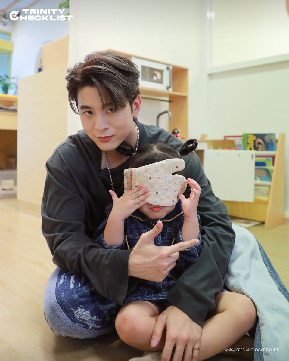 torinarak's tweet photo. เอ็นดูความเอามือโพรเทคให้น้องตลอดเลย สมกับเป็นเจ้าชาย ERIC จริมๆ ฮัพ🥹 ถึงแม้ตอนนี้เจ้าชายเช่ ERIC จะยังครองใจน้องเมโลดี้ไม่ได้ แต่ก็จะคอยดูแลปกป้องน้องและมีความละมุนบอยนี้ให้กับน้องเมโลดี้ตลอด🤴🐯
#TRINITYCHECKLIST_EP2
#TRINITYCHECKLIST
#TRINITY_TNT https://t.co/c3nN5fjzjJ