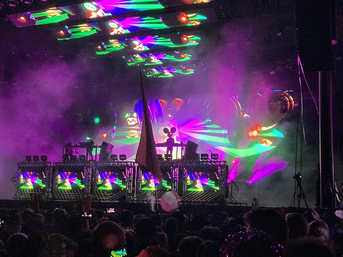 Clonbro's tweet photo. @OfficialRezz @deadmau5 @capturedbycyga You guys absolutely killed it https://t.co/bwoxbcKssb