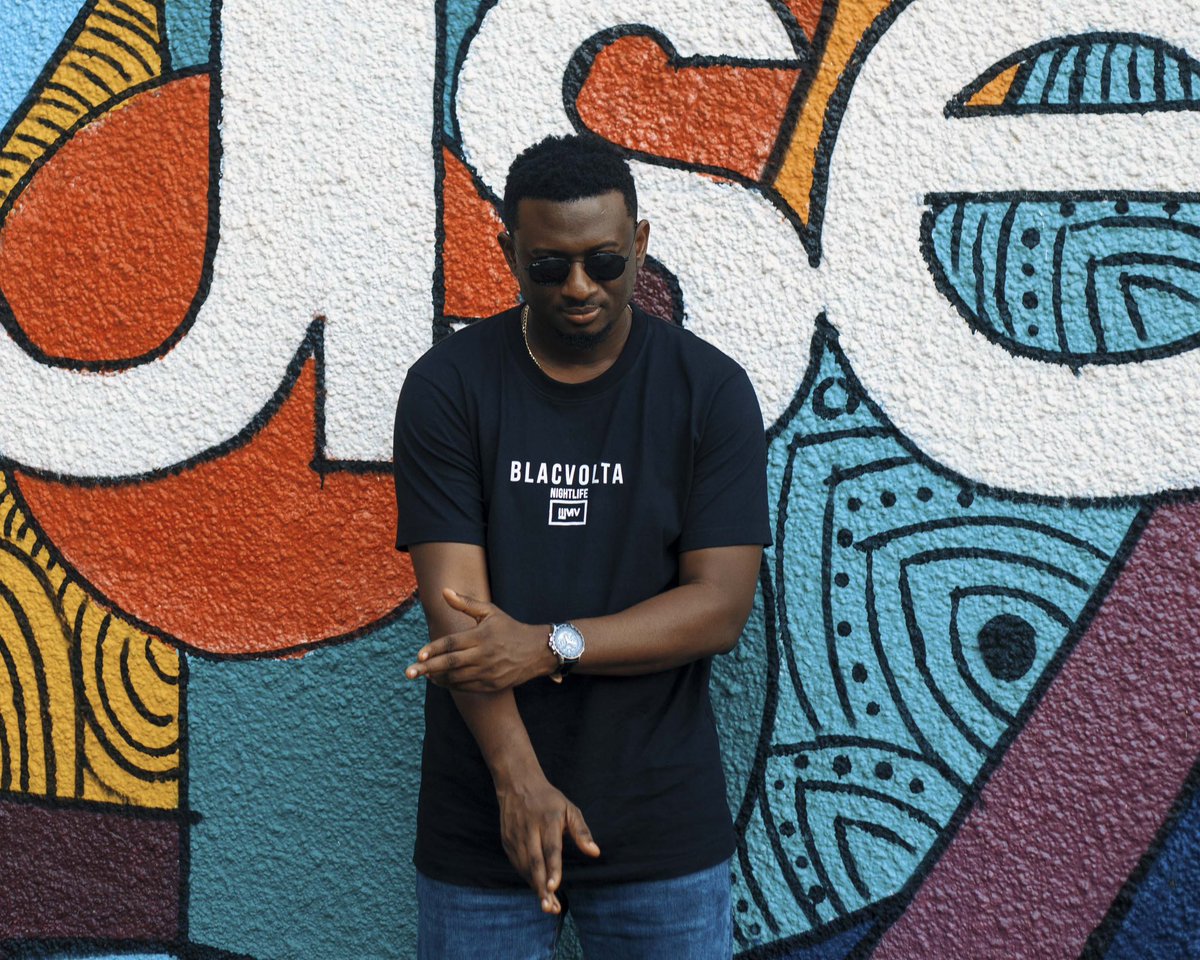 ridCuDi's tweet photo. @KojoManuel @DjDennysGH @djsamgh_ BlacVolta Sound System media runs in @PulseUganda 🇺🇬 

GrandMaster Que | Location Manager | DJ Sam | Chichi DJ 🇬🇭 

#BVSS #BlacVoltaSS https://t.co/ItDhSR9U0C