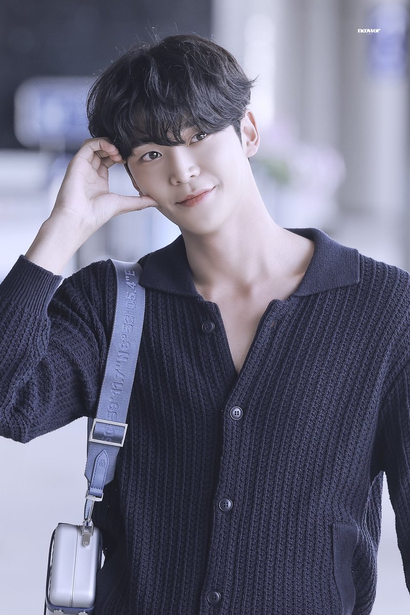 123_sf9's tweet photo. 로운이의스물일곱번째생일을
#사랑스로운_석우_생일은_불가항력
축하합니다더운여름힘내고
#HAPPYROWOONDAY
즐겁고행복한하루하루보내요
@SF9official https://t.co/pOoStHIhaW