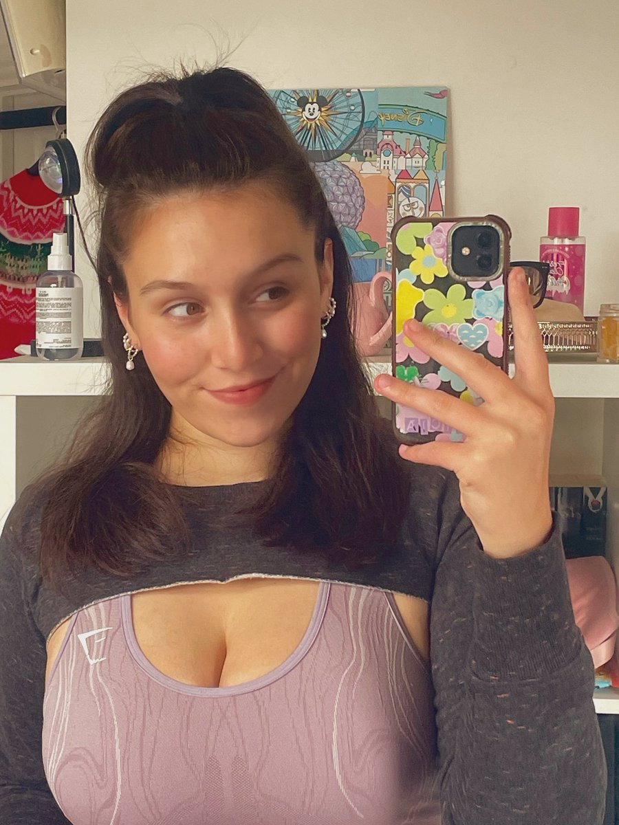 Sorting through my wardrobe is so therapeutic… but I don’t want to get rid of anything… anyone got any advice?!😌

#sendhelp #therapeutic