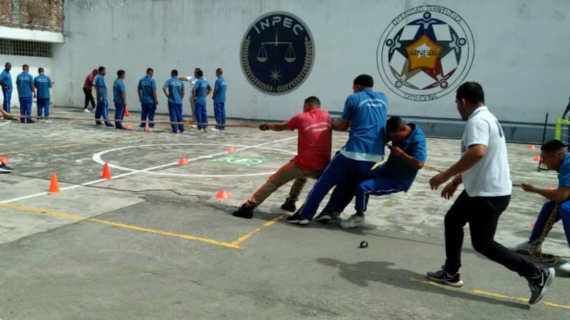 DInpec's tweet image. Las Comunidades Terapéuticas albergan a PPL que además de cumplir su condena, están en proceso de rehabilitación. 
La comunidad &quot;Génesis&quot; del ERON en #Espinal, desarrolla actividades deportivas enfocadas a mejorar sus estados de ánimo y salud. 
👏¡Esto es resocialización!