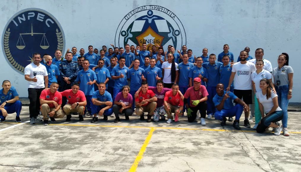 DInpec's tweet image. Las Comunidades Terapéuticas albergan a PPL que además de cumplir su condena, están en proceso de rehabilitación. 
La comunidad &quot;Génesis&quot; del ERON en #Espinal, desarrolla actividades deportivas enfocadas a mejorar sus estados de ánimo y salud. 
👏¡Esto es resocialización!