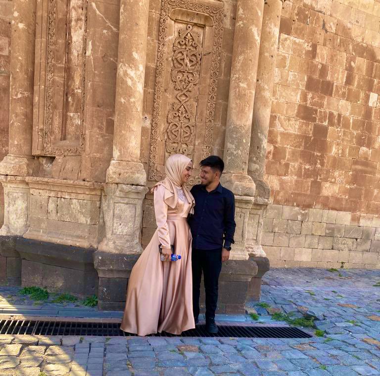 Sen şükredenlerden Süheyb (a.s) ol,
Bense sabredenlerden Hifa (a.s) olayım…
Sen zevcene köle ol,
Bense cariye olayım…
Sen dava mücahidi ol,
Bense ortağın olayım…
Sen ahiretim ol,
Ben ahiretin olayım…
<a href="/ibrahimAkbay04/">İbrahim Akbay </a> ❤️