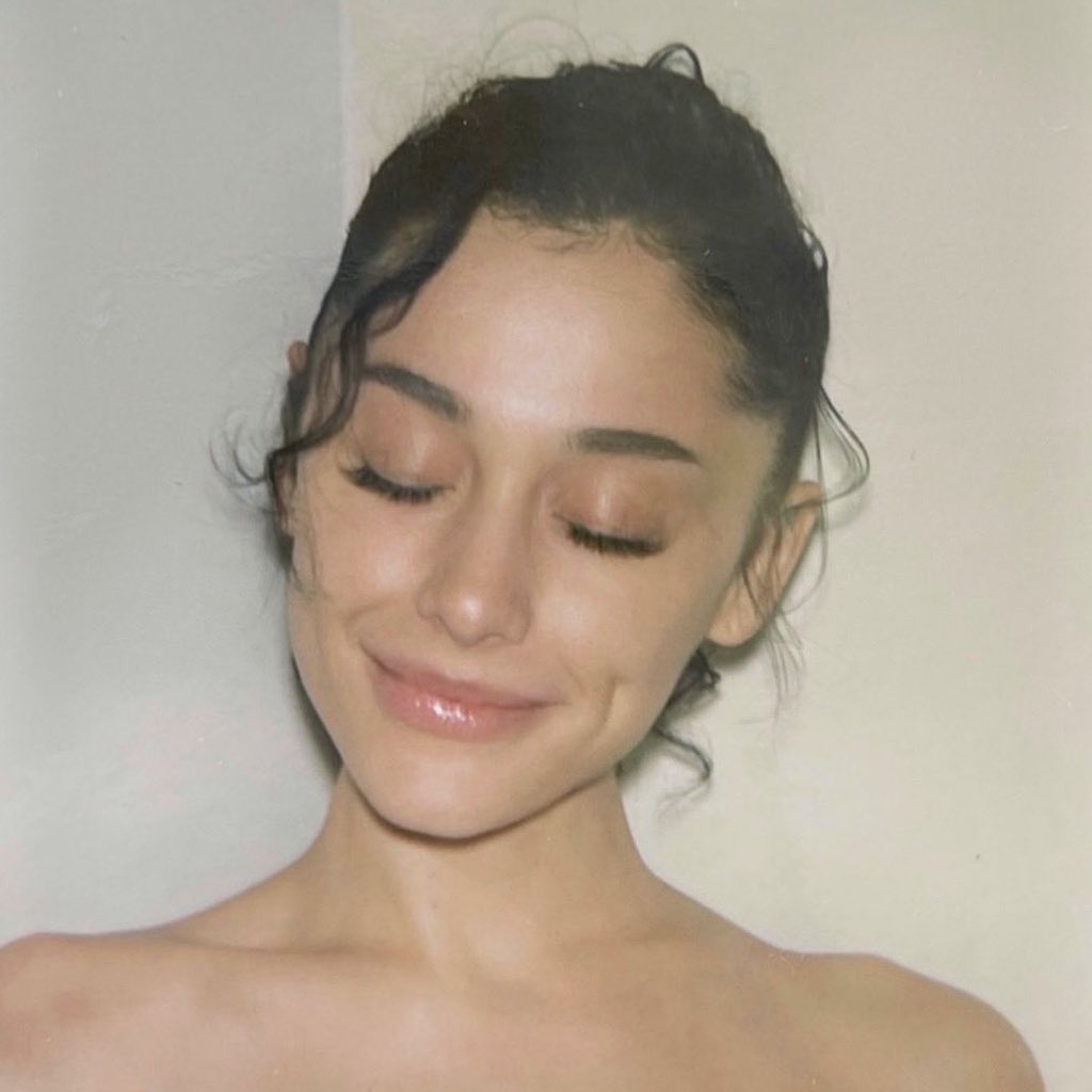 swtbaemoon's tweet photo. ariana grande’s natural beauty tweet appreciation. https://t.co/UjRs1VX2yR