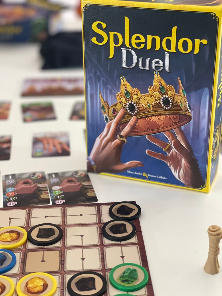 _Owen_Rules_'s tweet photo. Estrenamos #SplendorDuel y nos deja unas sensaciones similares a su hermano mayor pero con 2-3 toques diferentes.
Nos ha gustado, mucho más manejable y sencillo de transportar y los 3 cambios que tiene son interesantes.
#OwenRules #Asmodee https://t.co/bB18yNHKom