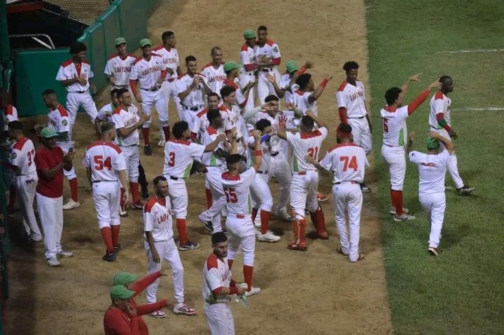 CTC_LasTunas's tweet image. 📢El alegrón #Verdirrojo 💚❤️del primer juego se repite hoy amigos. Este segundo también será de #LosLeñadores. Vamos con las hachas afiladas 🪓🪓🪓pa' arriba del león 🦁 a arrancarle la #SegundaPata. #LasTunasCampeón 💪✌️✊🌵🏆@UlisesGuilarte @Cub