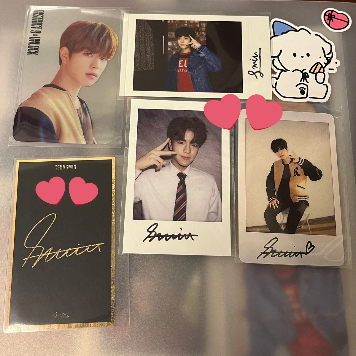 doraehangos's tweet photo. wts stray kids seungmin event polaroids &amp; district 9: unlock stay zone photocards

*stay zone only selling as a set (photo + signature card) 

⭕️ QYOP via DM (USD) 
👌 Photo/video condition 
👌 Shipping worldwide 

#straykids #양도 https://t.co/8RFg4LyPtO