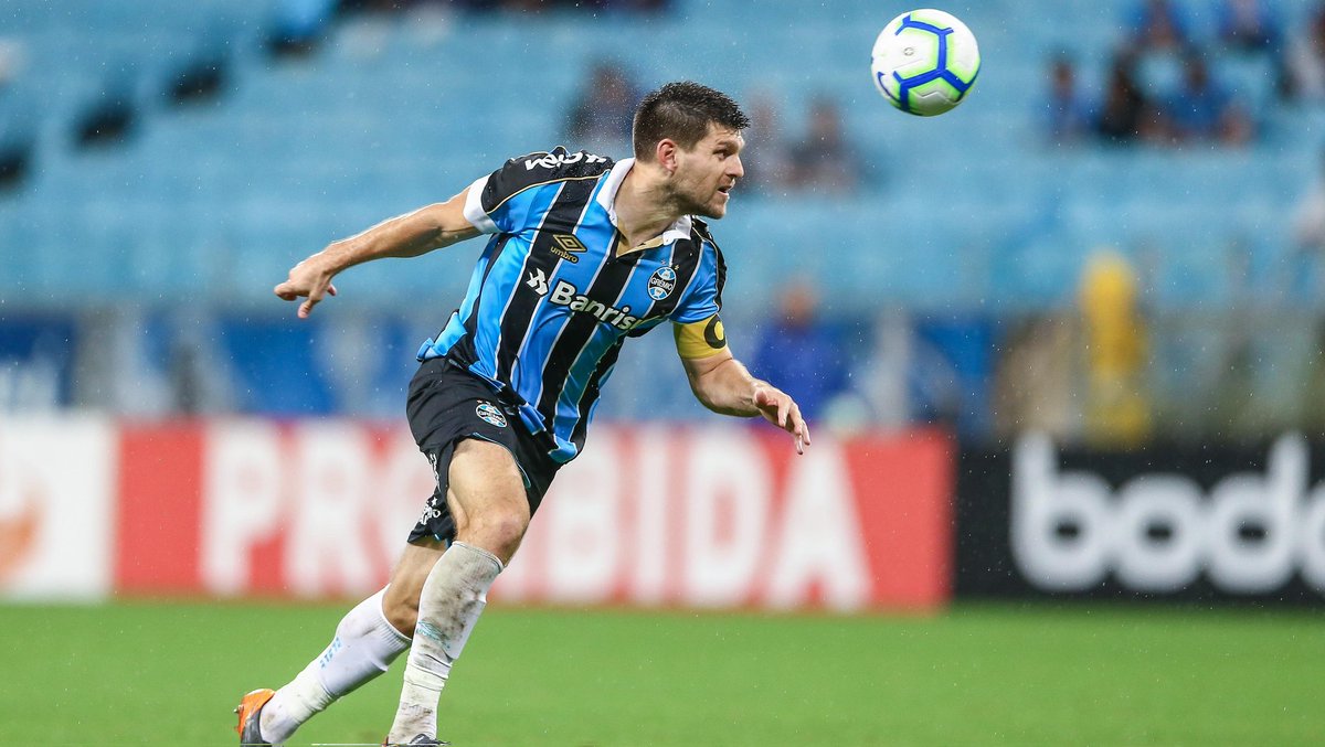 soccergfbpa's tweet photo. "Nós queremos manter o Kannemann, é uma peça fundamental e um ídolo do Grêmio. E não só por aquilo que ele fez, mas pelo que ele ainda pode fazer. Então o clube fará um esforço grande pra ele permanecer."

- Alberto Guerra, presidente do Grêmio, sobre Kannemann. https://t.co/m88MkmvzdF