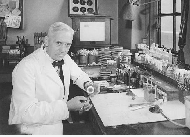 El 6 de agosto de 1882 nace en Darvel, Reino Unido, Alexander Fleming, médico, científico, quien descubrió la Penicilina, vacuna obtenida a partir del hongo Penicillium Notatun  .<a href="/aracelysguevar1/">aracelys guevara</a> 
.<a href="/aquilecastro/">ElSurTambiénExiste</a> .<a href="/NepRadio/">Neptalí Hernández</a>