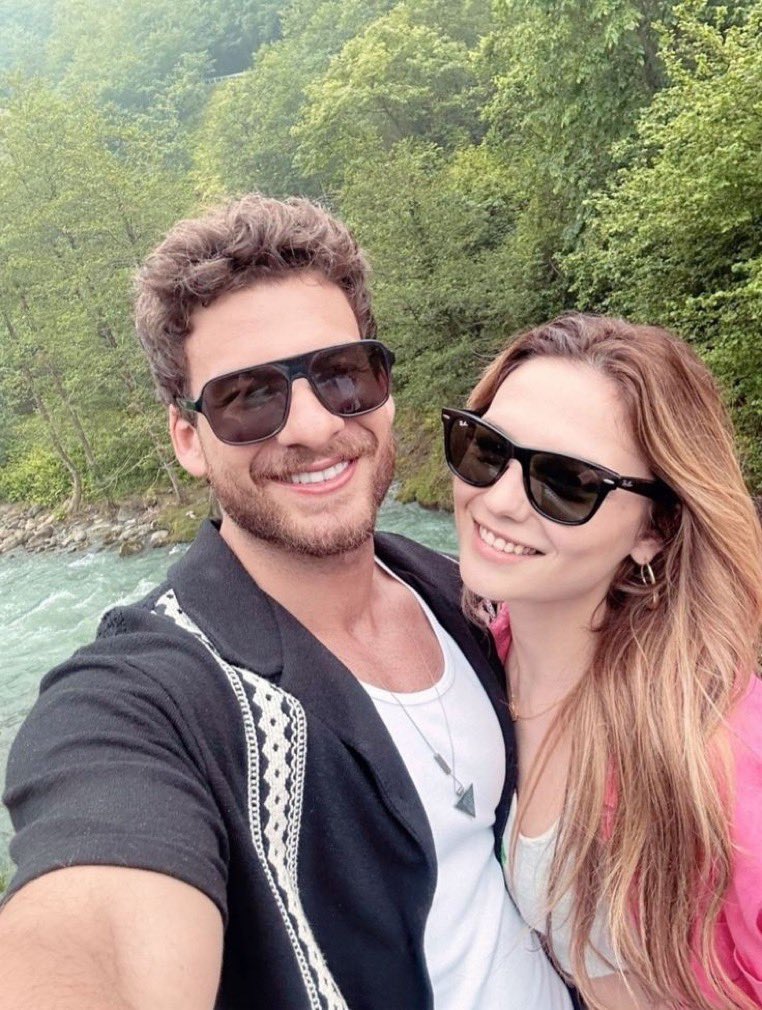 Yıldızlara bak                    Biz küçüktük❤️