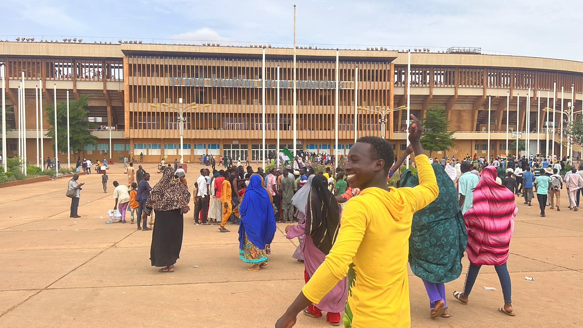 stanislas_poyet's tweet photo. #NIGER meeting au stade de Niamey pour soutenir les autorités militaires alors que l’ultimatum de la CEDEAO touche à sa fin. https://t.co/sdh6YUIvpx