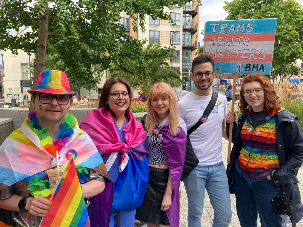 LeedsHospitals's tweet photo. Representing LTHT with pride!

#LeedsPride 🏳️‍🌈 https://t.co/tGzishUOBB
