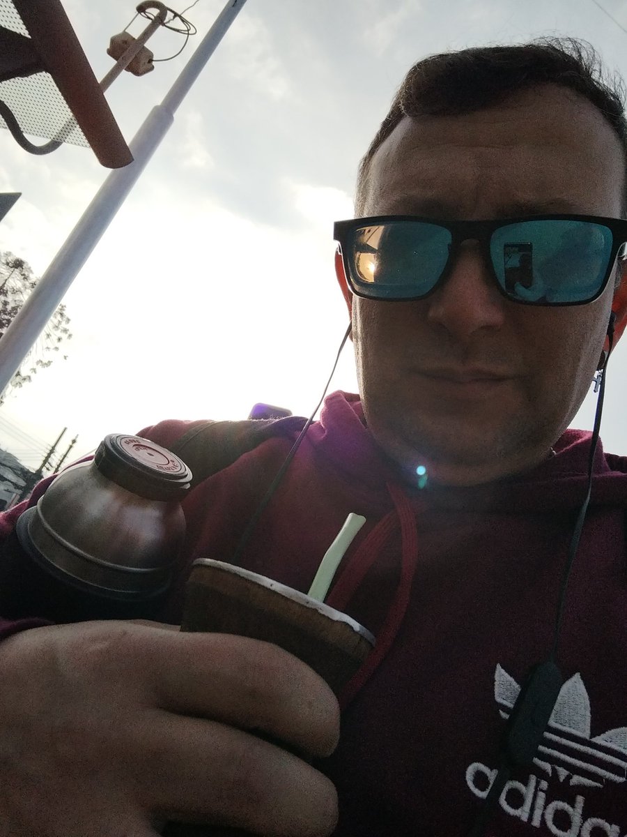 GePrats's tweet photo. Listo para trabajar!!! Que fome un domingo!! Encerrado pero con sus buenos mate todo se puede 🧉🧉 https://t.co/pOSaO5khae